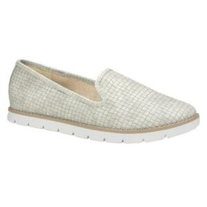 White Mountain Women's Textured Gray Loafers